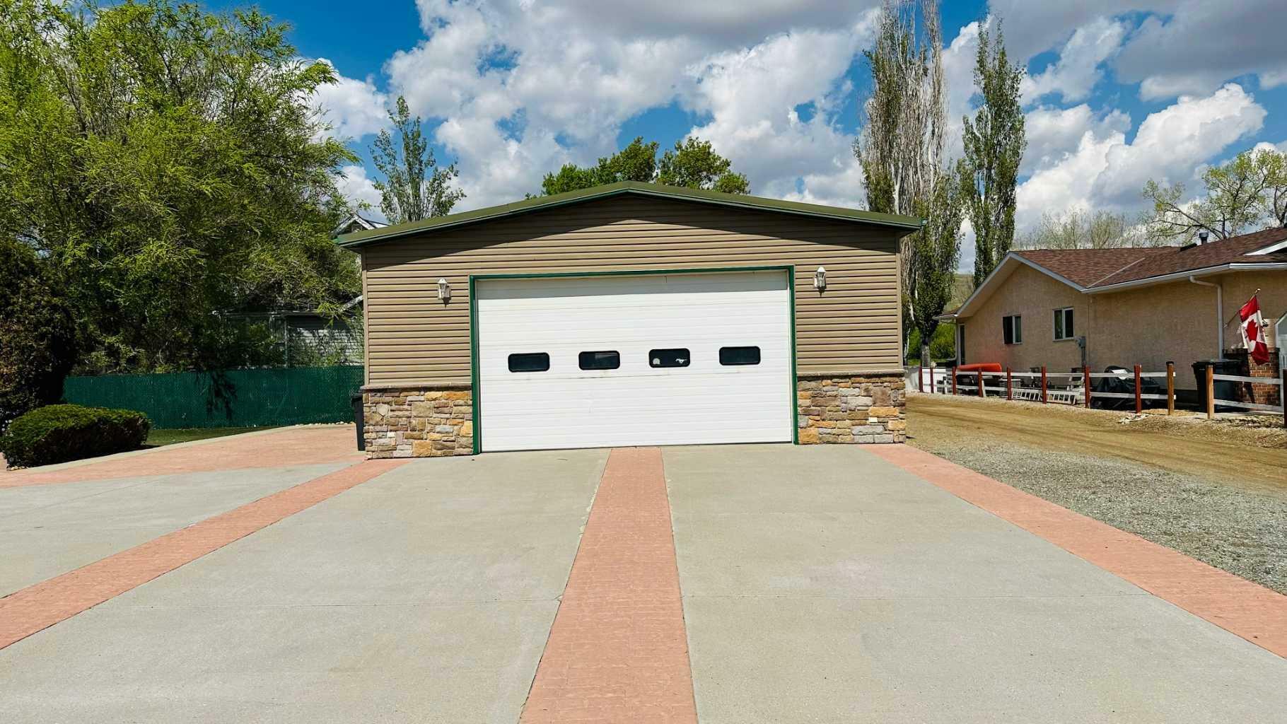 Property Photo: 98 12 Street West AB T0J 0Y2