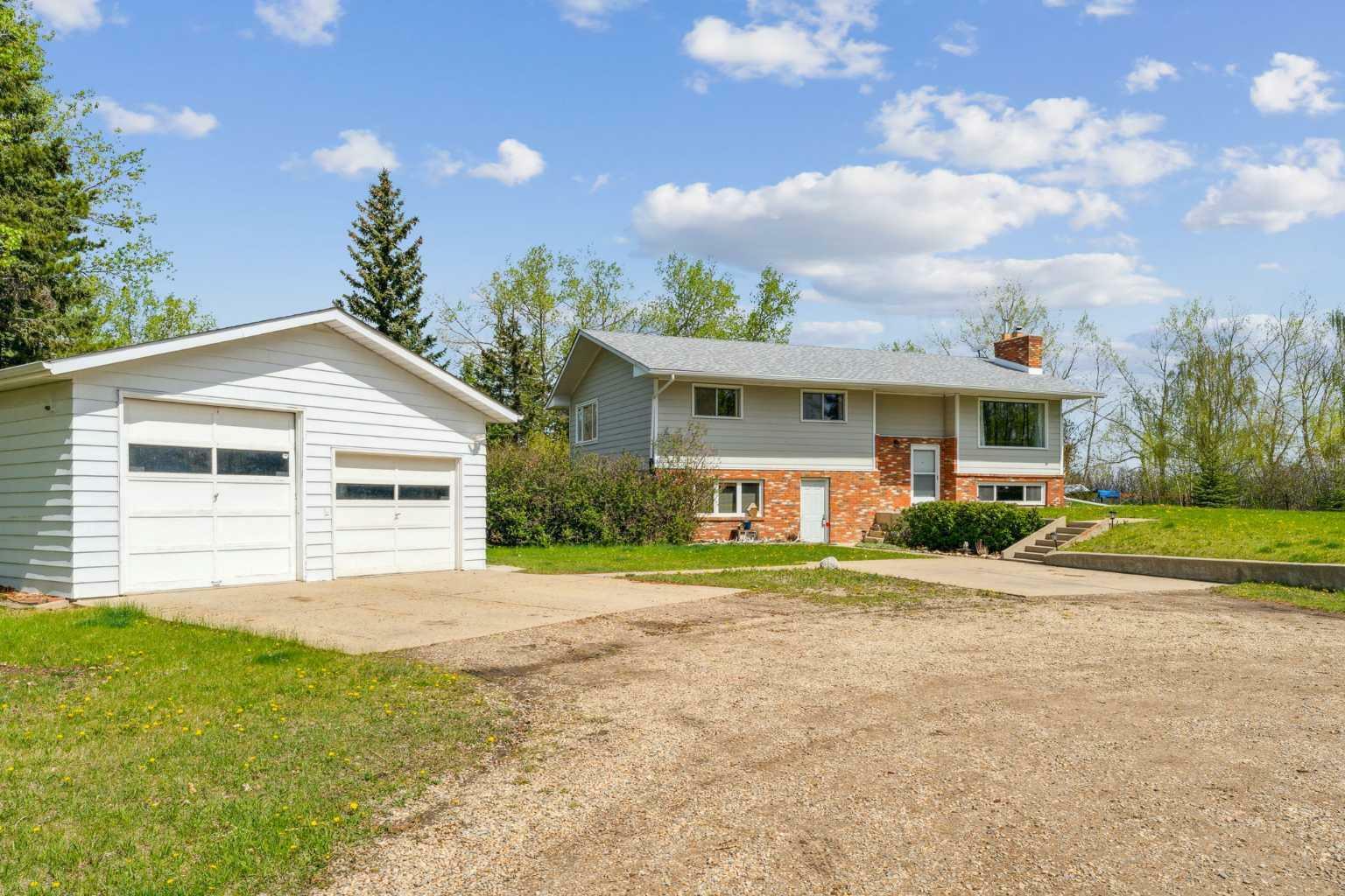 Property Photo: 21060 Township Road 272 AB T4B 4Y3