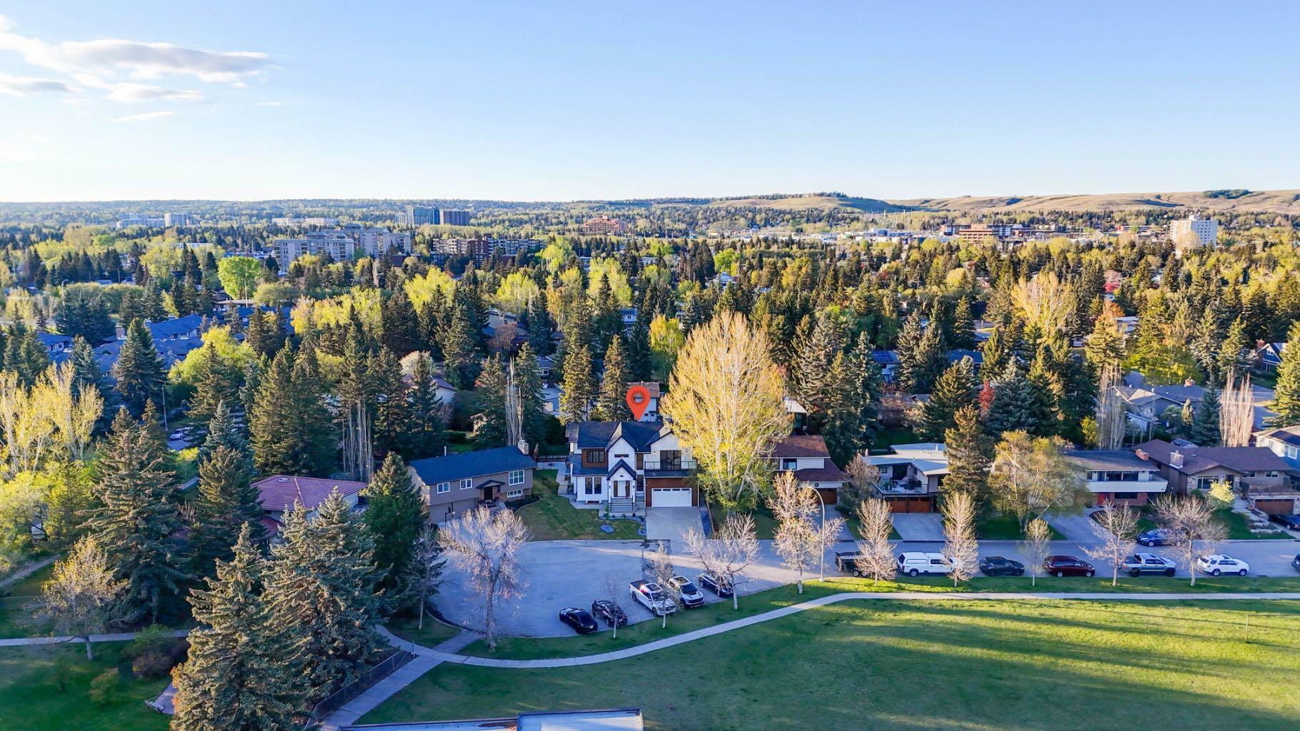 Property Photo: 12 Vardana Place NW AB T3A 0C5