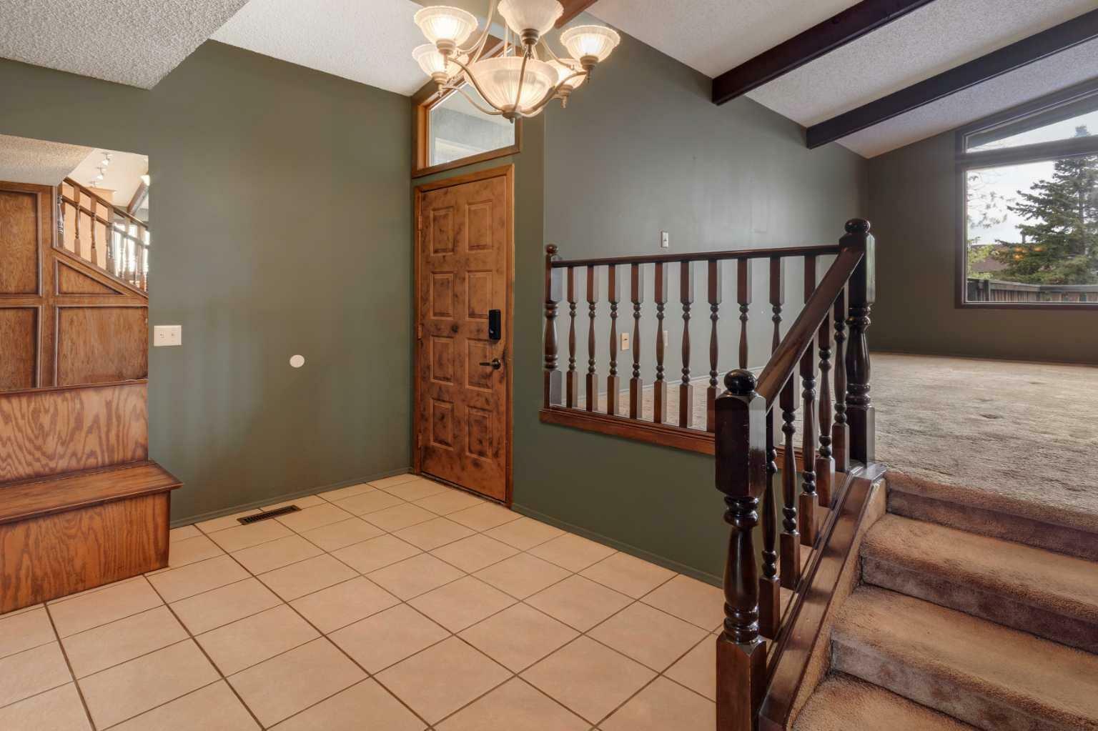 Property Photo: 59 Beaconsfield Place NW AB T3K 1W8