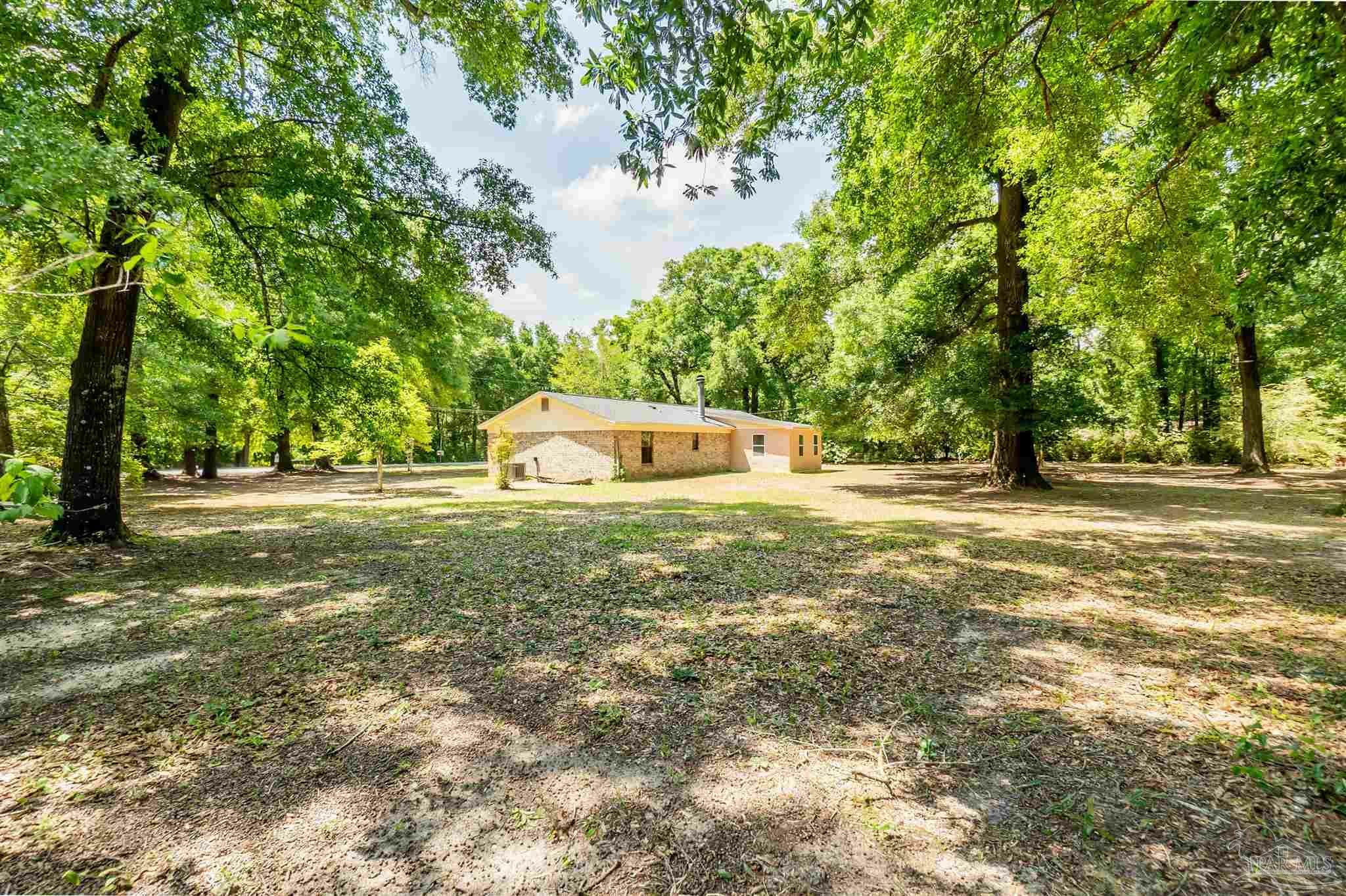 Property Photo: 4800 Van Horn Rd FL 32583