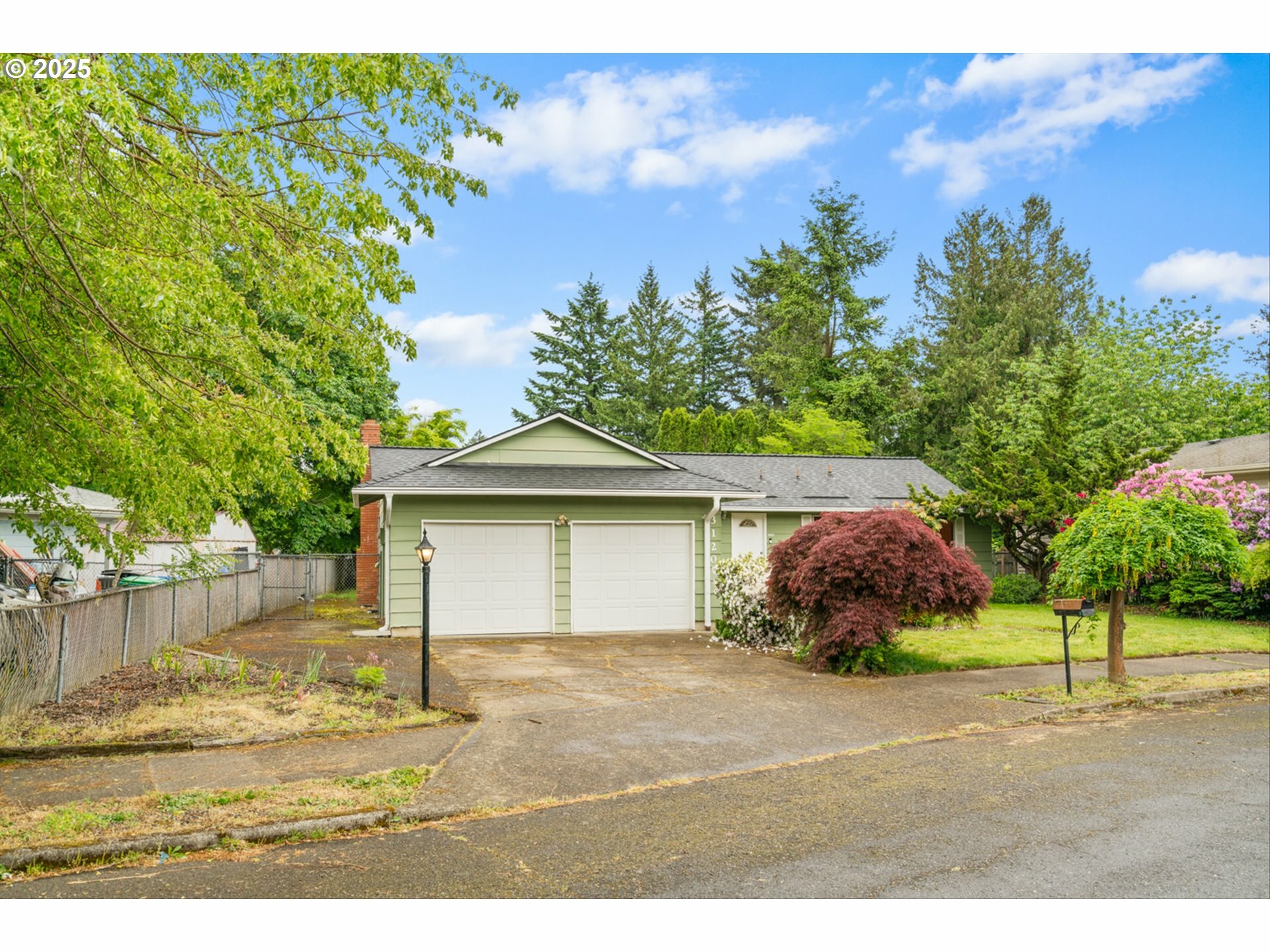 Property Photo: 3120 SE 158th Ave OR 97236
