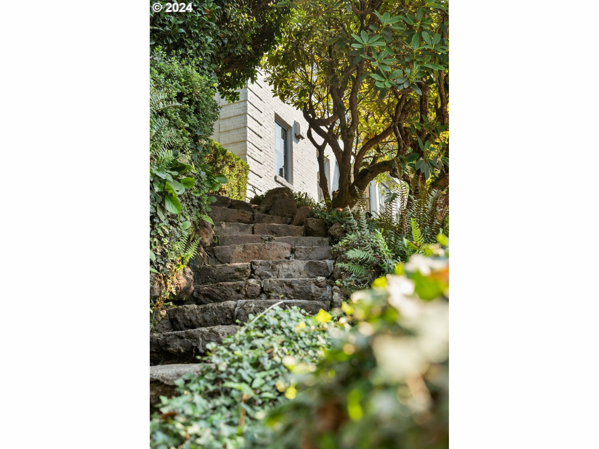 Property Photo: 2934 SW Montgomery Dr OR 97201