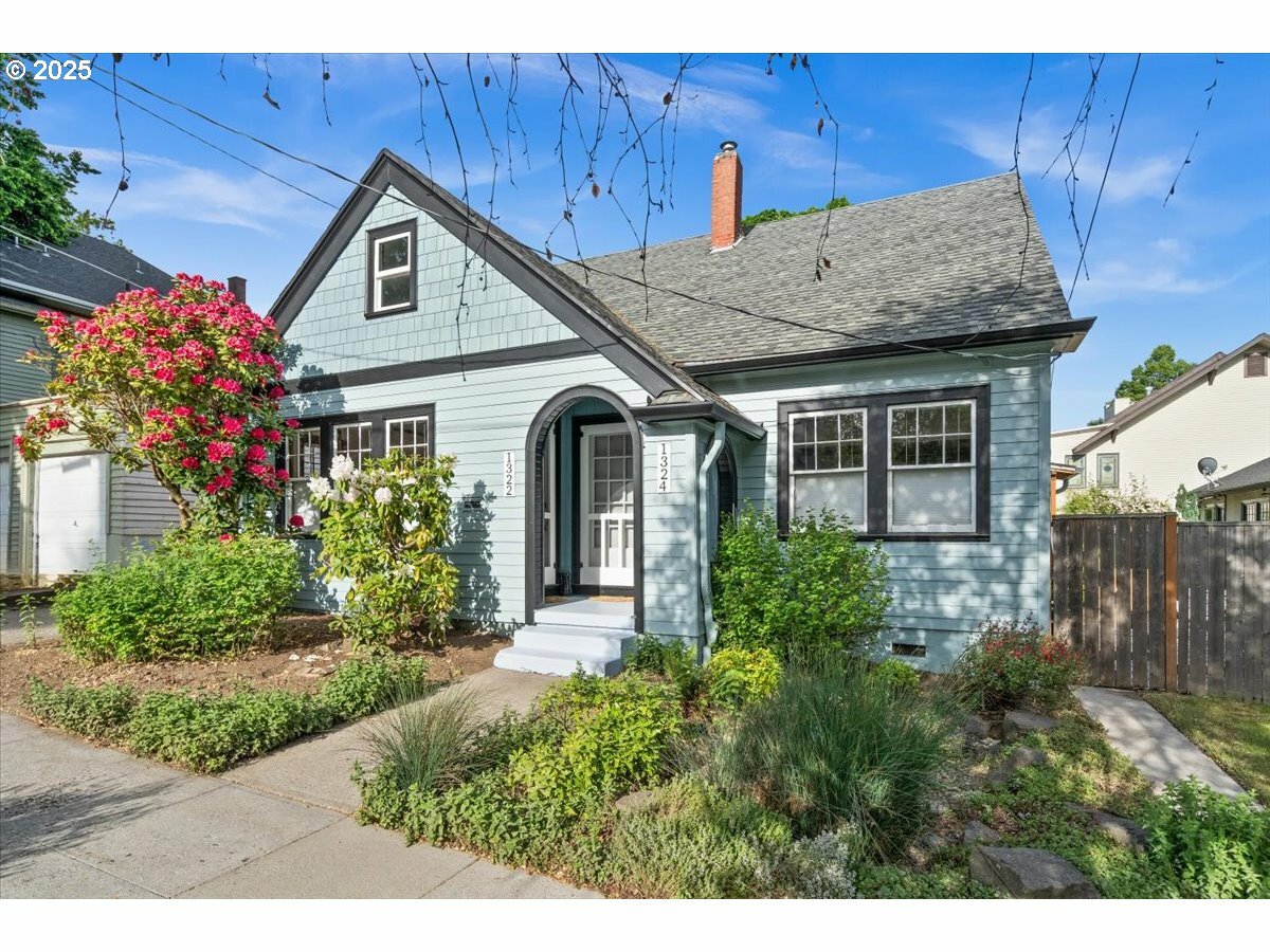 1322 SE 27th Ave  Portland OR 97214 photo