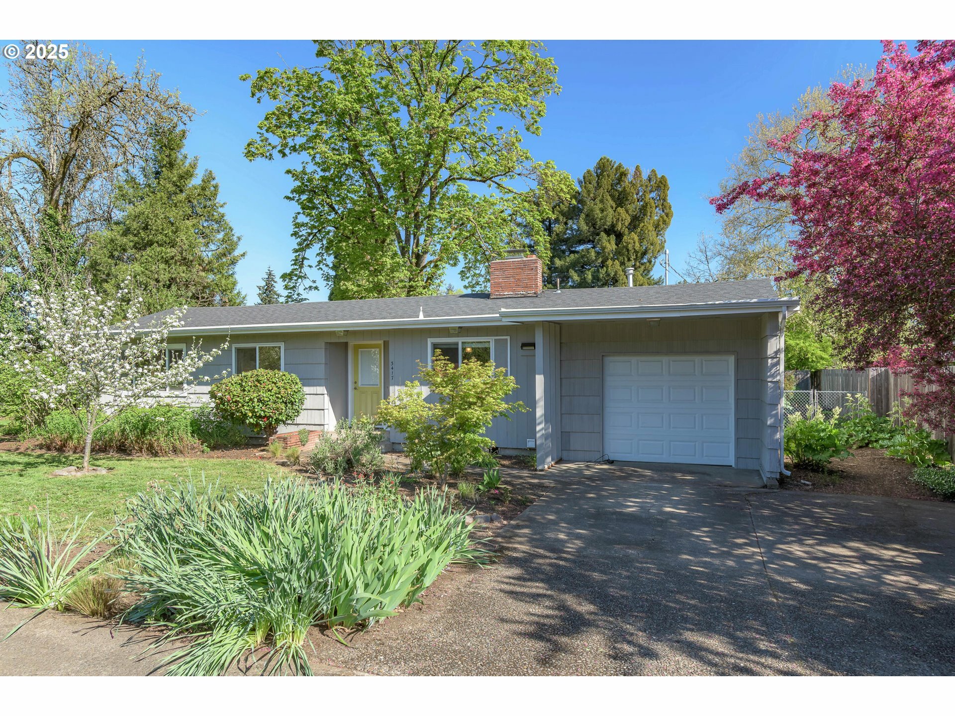 Property Photo: 3417 Harlow Rd OR 97401