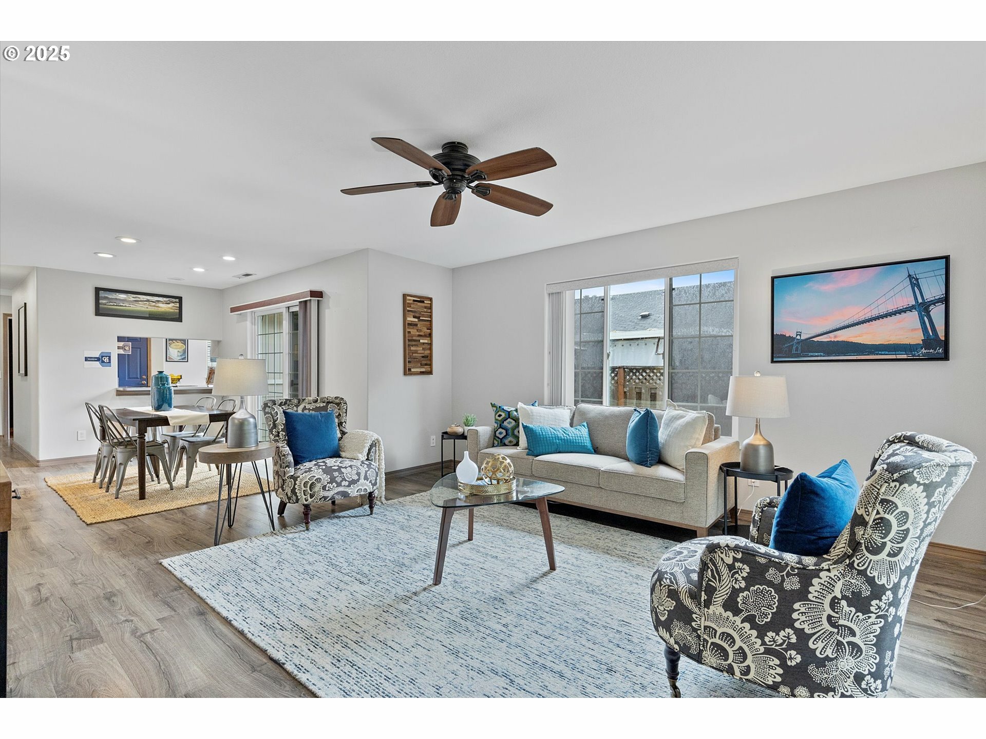 Property Photo: 1012 E Foothills Dr OR 97132