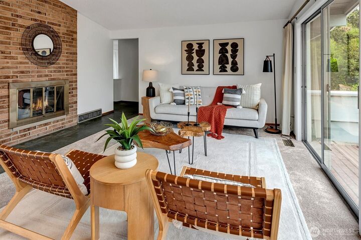 Property Photo:  406  166th Avenue NE  WA 98008 