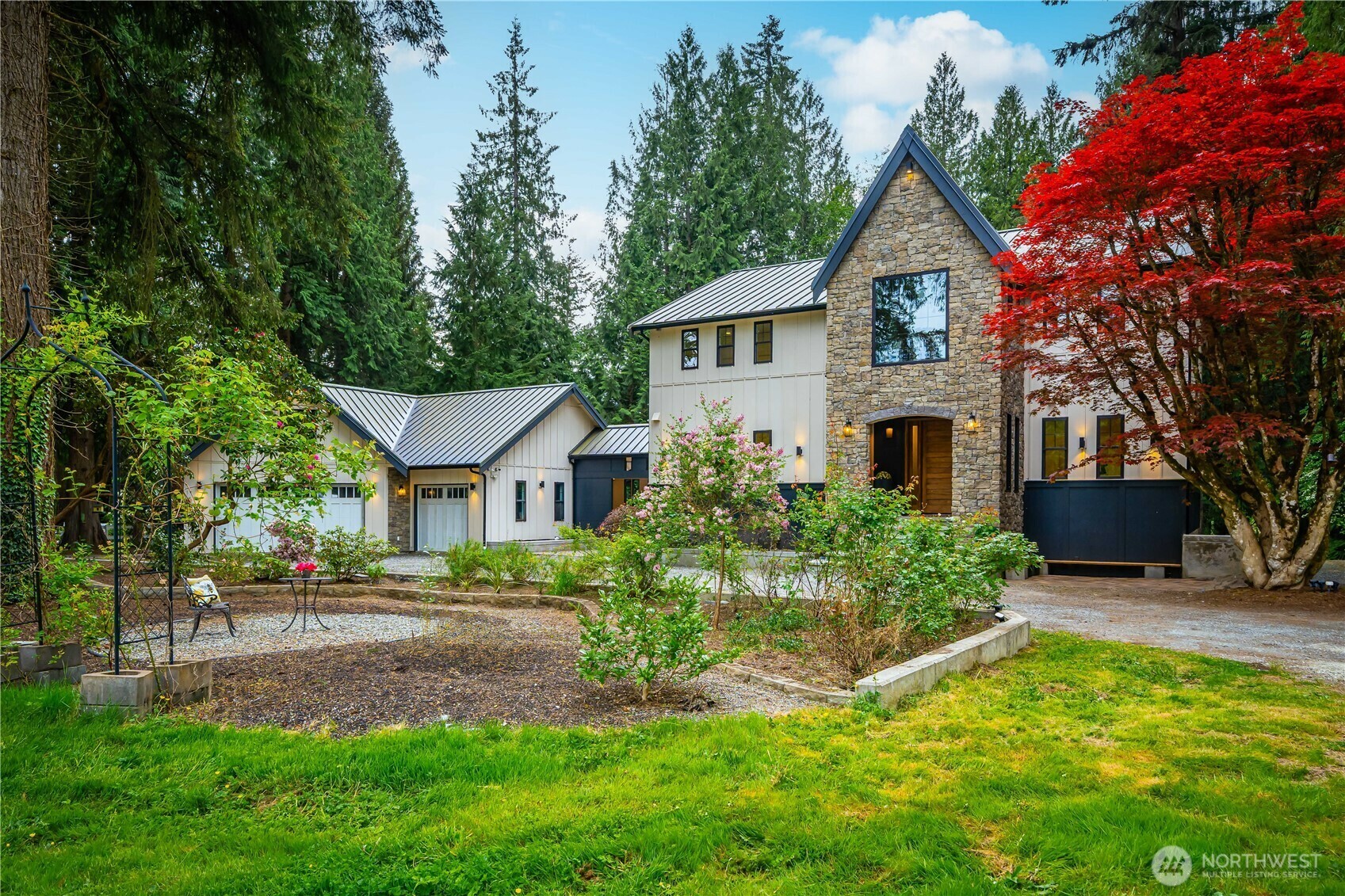 Property Photo: 12607 Avondale Road NE WA 98052