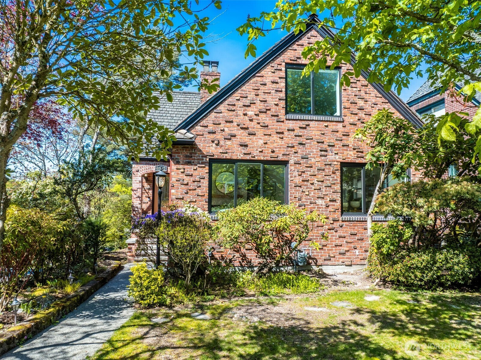 Property Photo: 4001 31st Avenue W WA 98199
