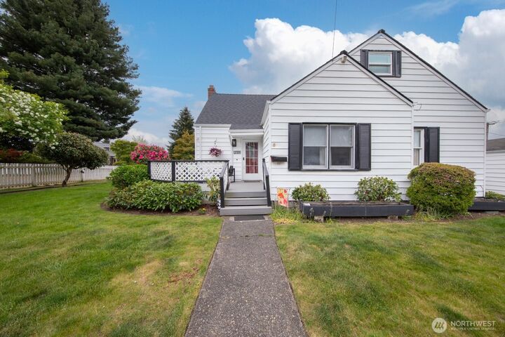 9653  7th Avenue NE  Seattle WA 98115 photo