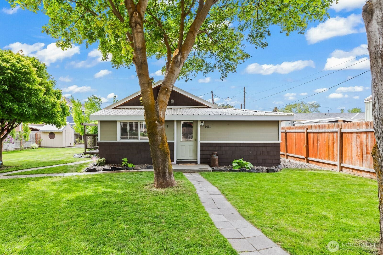 Property Photo: 1411 Columbia Street WA 98926