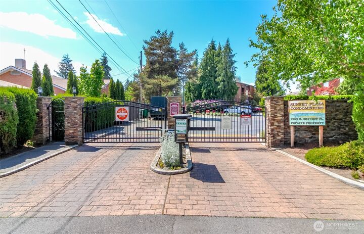 Property Photo: 7308 N Skyview Ln I-204 WA 98406