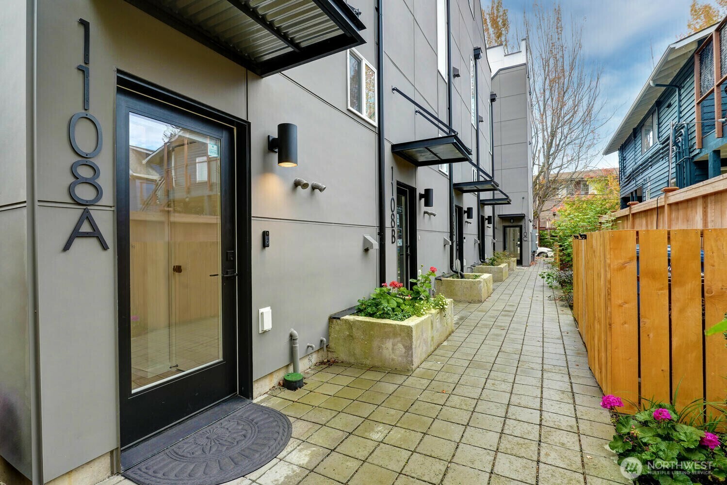 Property Photo: 1108 33rd Avenue A WA 98122