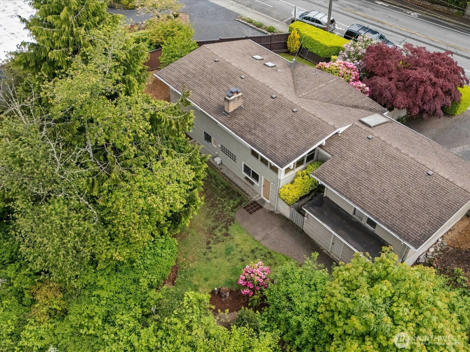 Property Photo: 8711 Bowdoin Way WA 98026