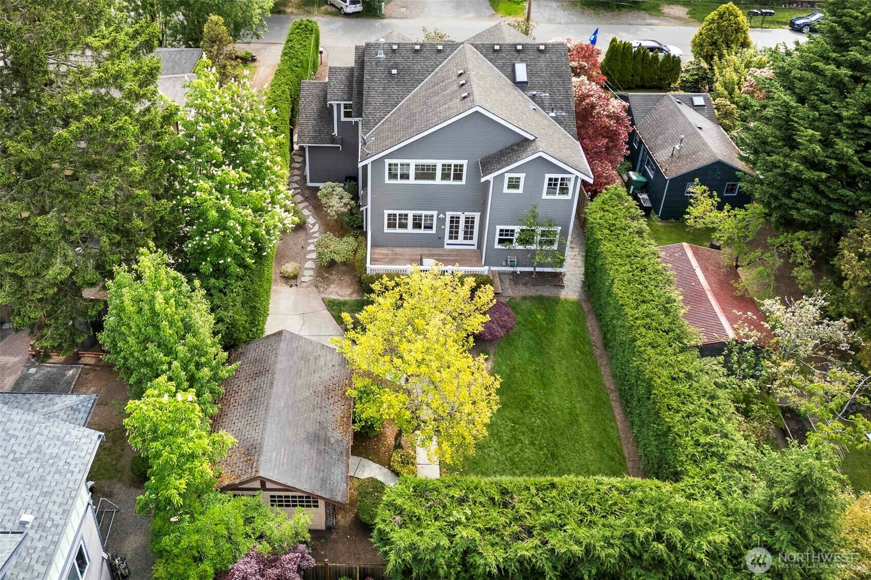 Property Photo: 11011 Phinney Avenue N WA 98133