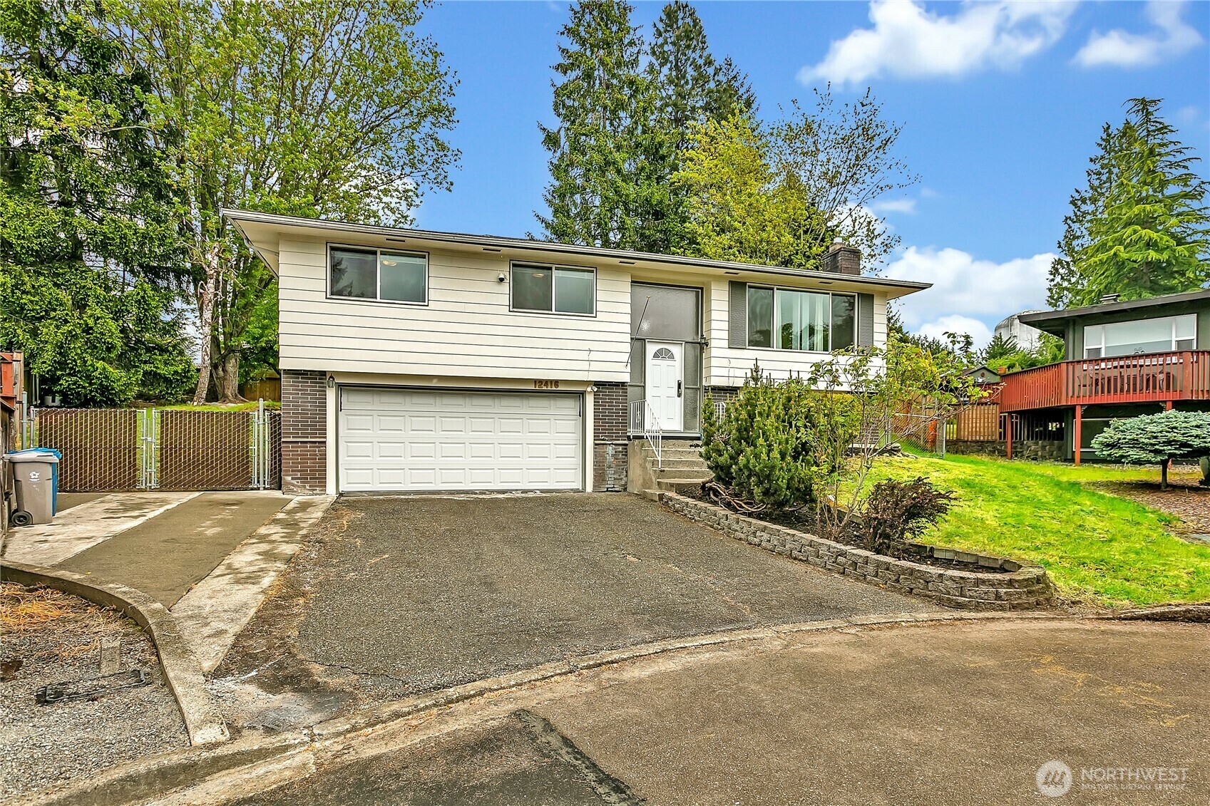 Property Photo: 12416 SE 210th Street WA 98031