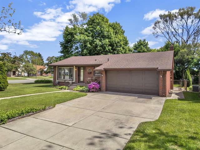 Property Photo: 27407 Buckingham Street MI 48154