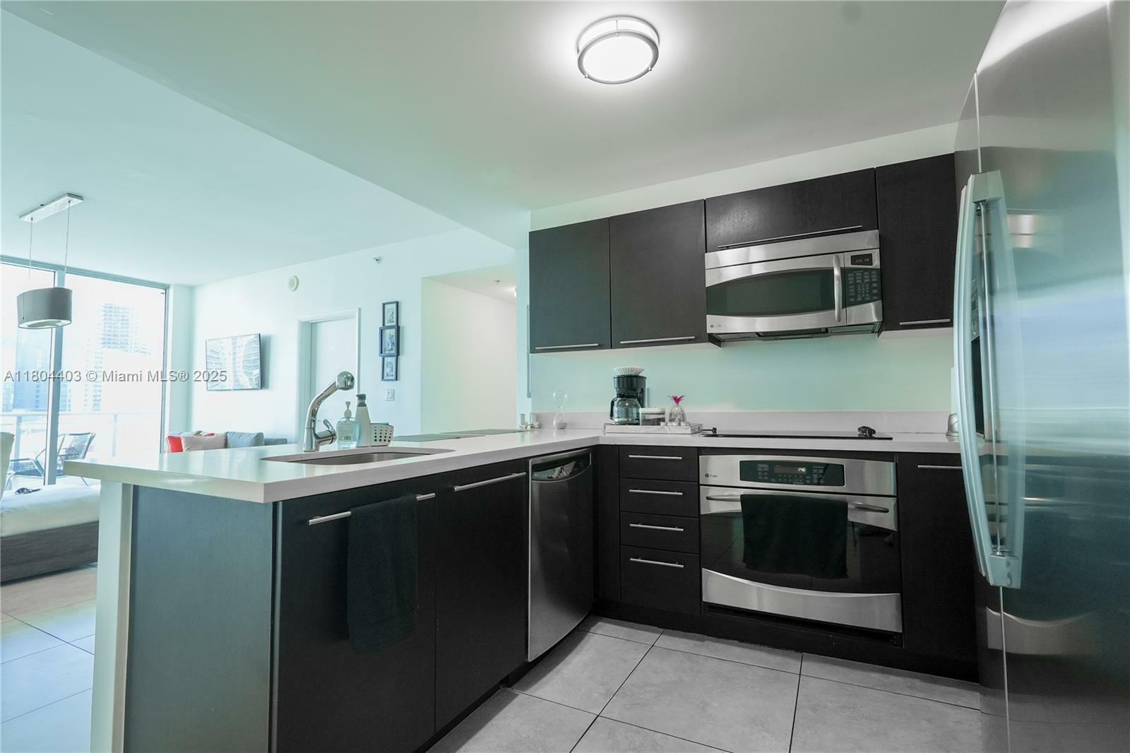 Property Photo: 90 SW 3rd St 1401 FL 33130