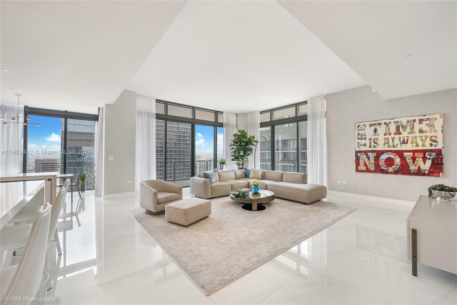 Property Photo: 88 SW 7th St 4101 FL 33130