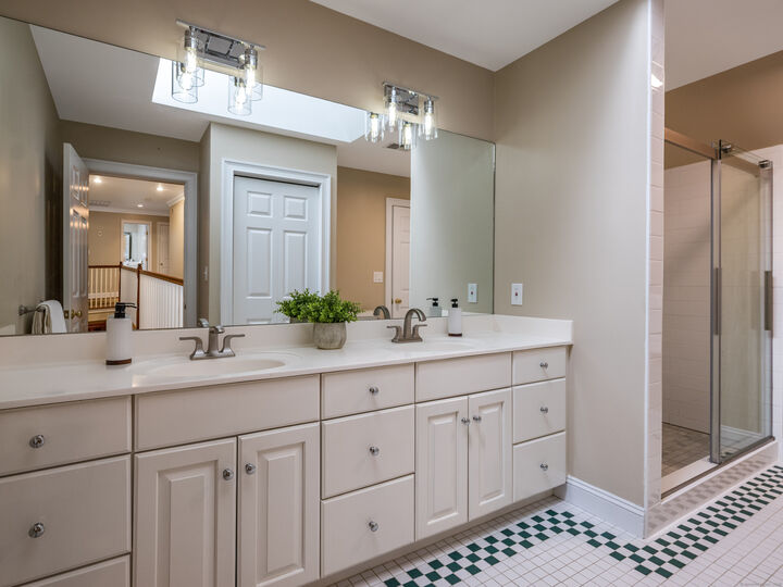 Property Photo: 73 Northgate CT 06001