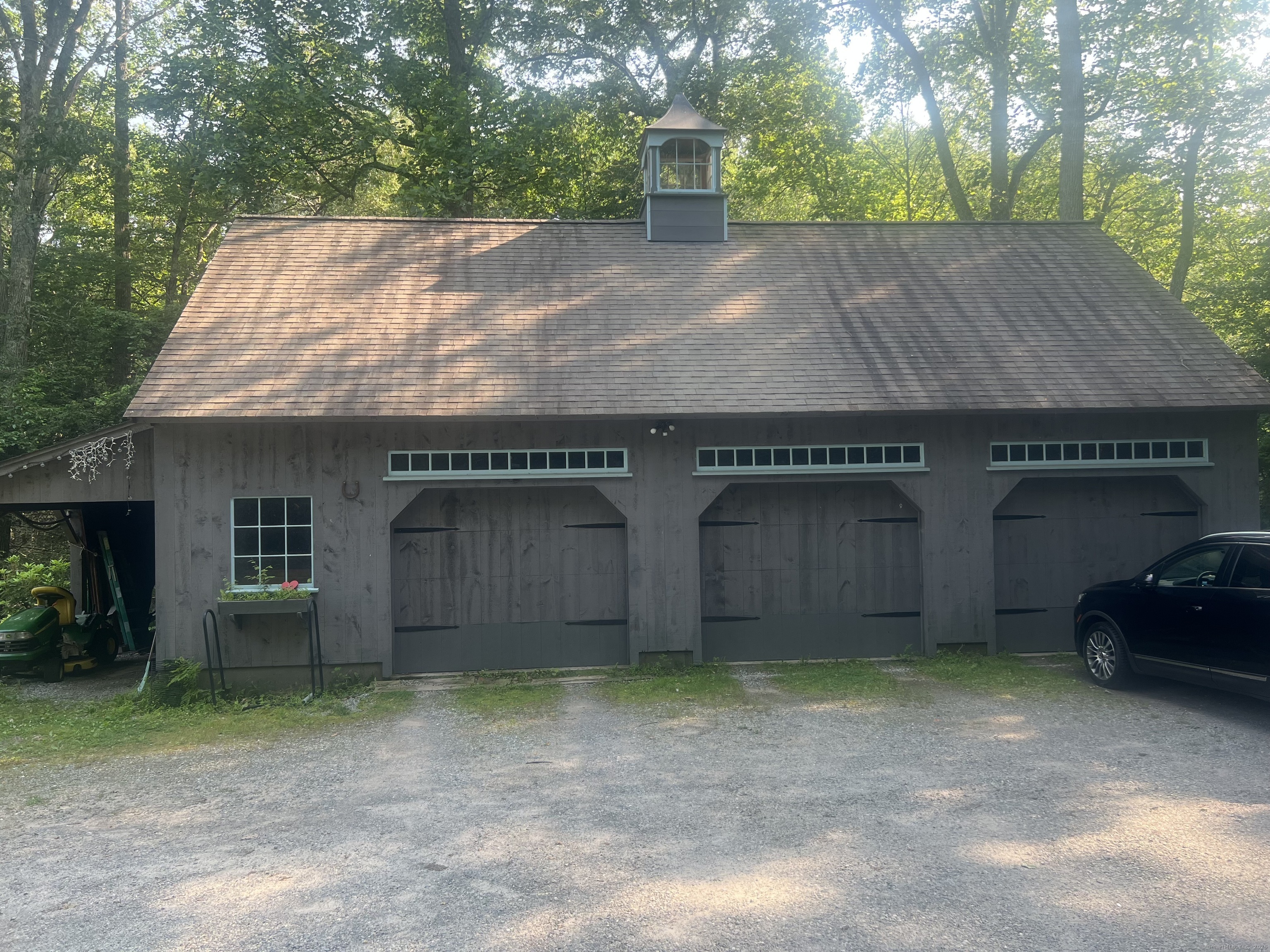 Property Photo: 252 Chestnut Hill Road CT 06419