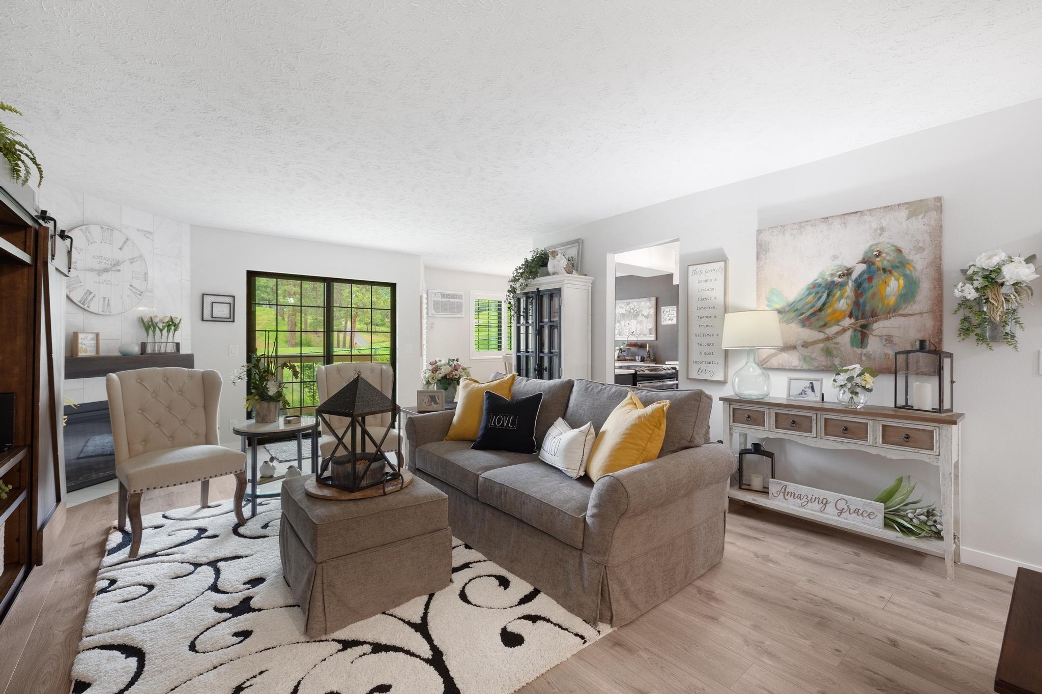 Property Photo:  101 S Neyland Ave #2  WA 99019 