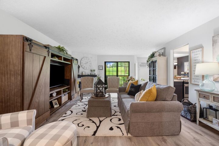 Property Photo:  101 S Neyland Ave #2  WA 99019 