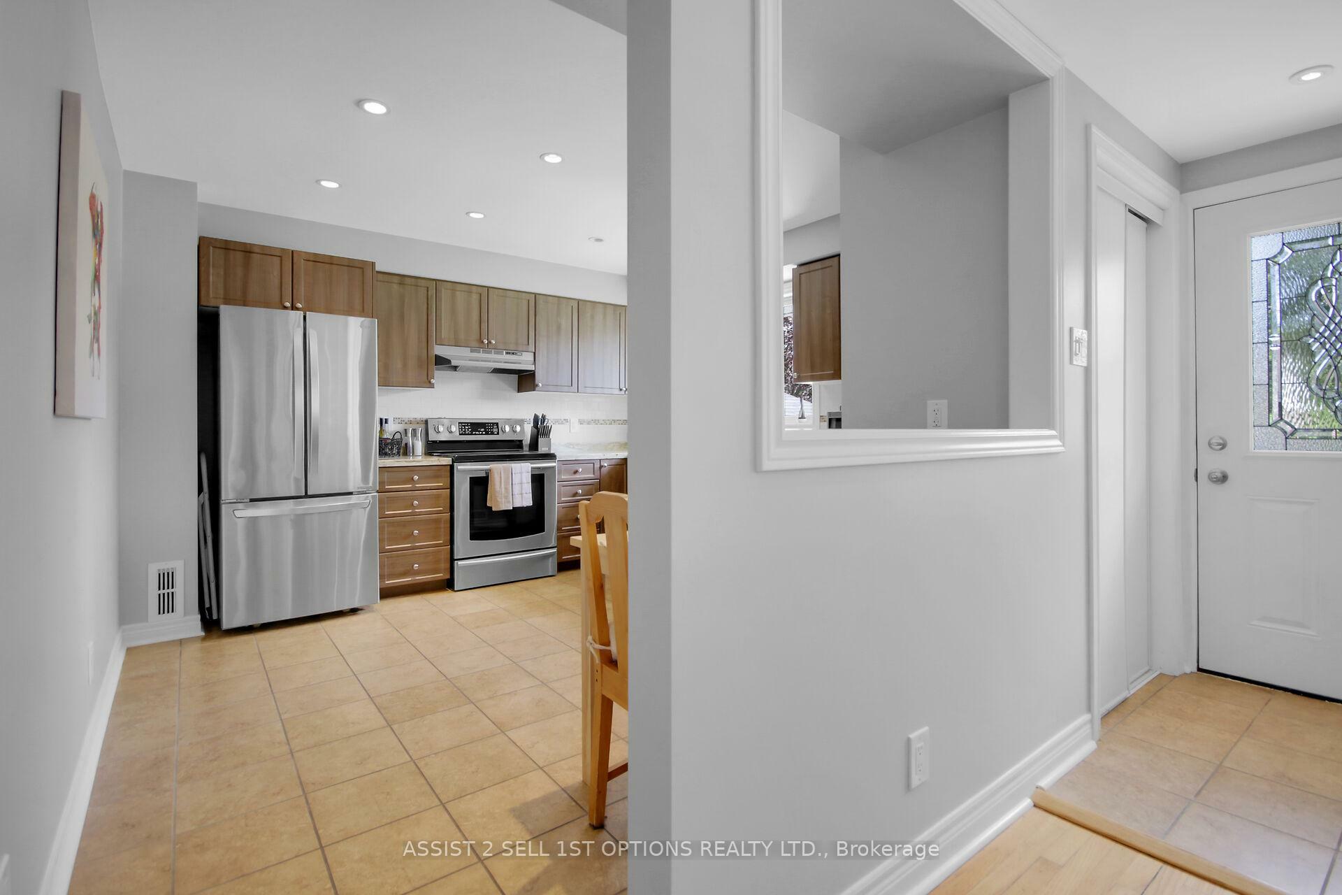 Property Photo:  1415 Chatelain Avenue  ON K1Z 8A9 