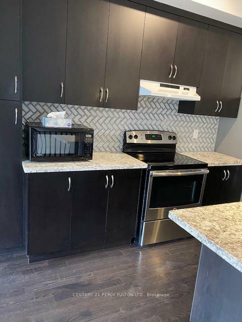 Photo de la propriété: 47 Dryden Way ON M9R 0B2
