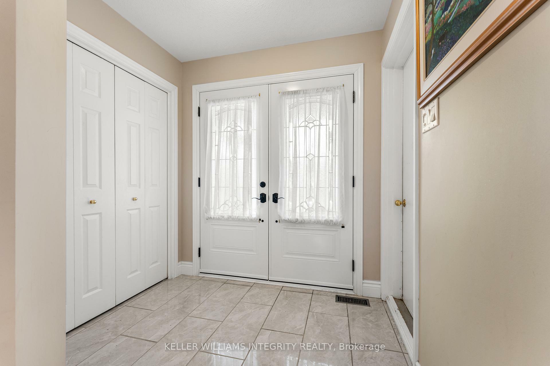 Property Photo: 174 Tartan Drive ON K2J 3X3