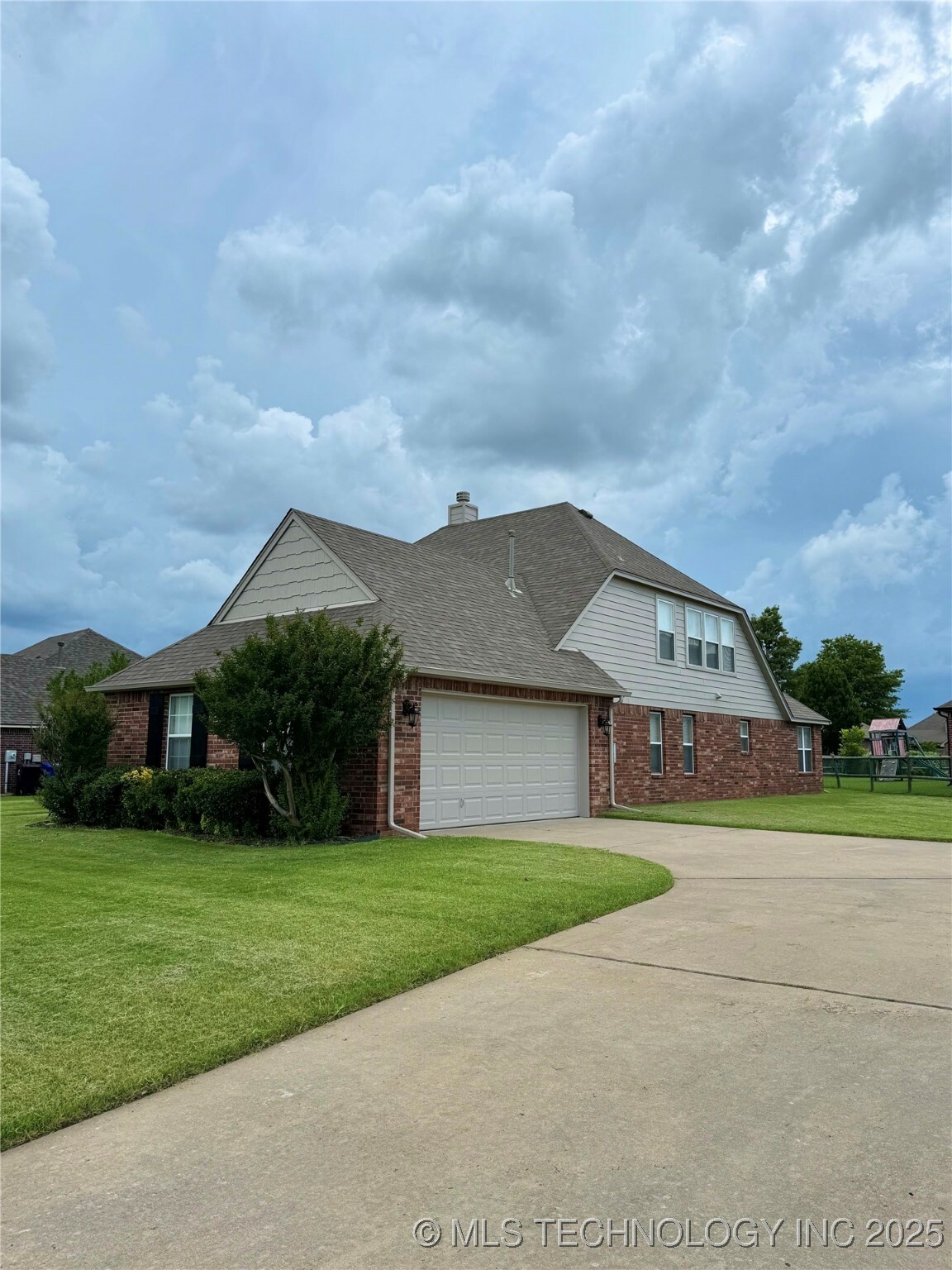 Property Photo: 2000 W Vail Street OK 74012