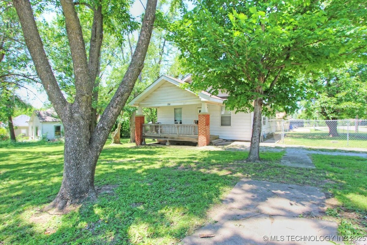 Property Photo: 206 S Hickory Street OK 74048