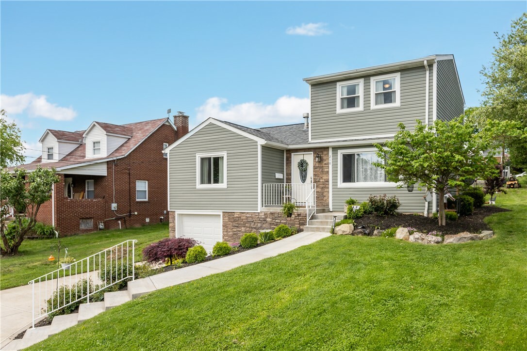 Property Photo: 218 Pearl Dr PA 15068