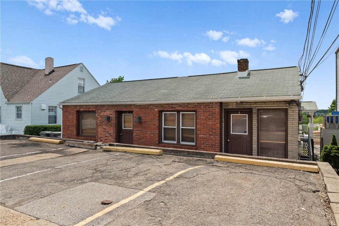 Property Photo: 1807 Pine Hollow Rd PA 15136