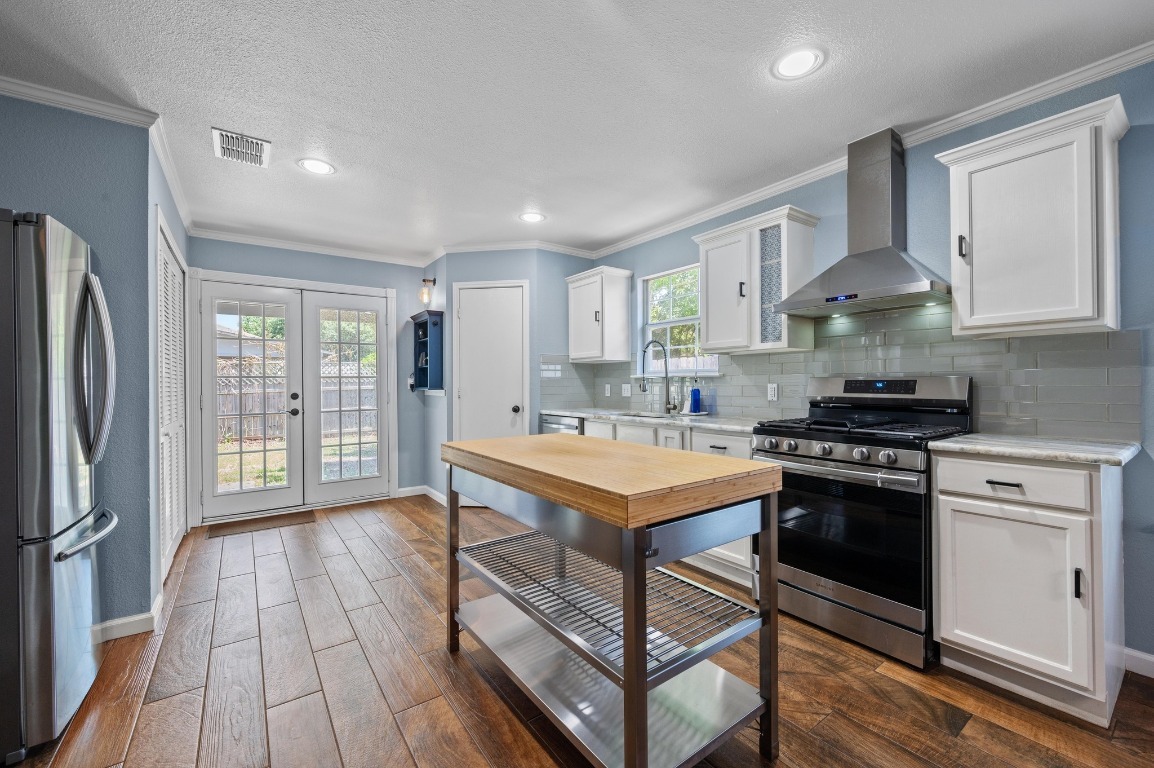 Property Photo: 6725 Broad Brook Drive TX 78747