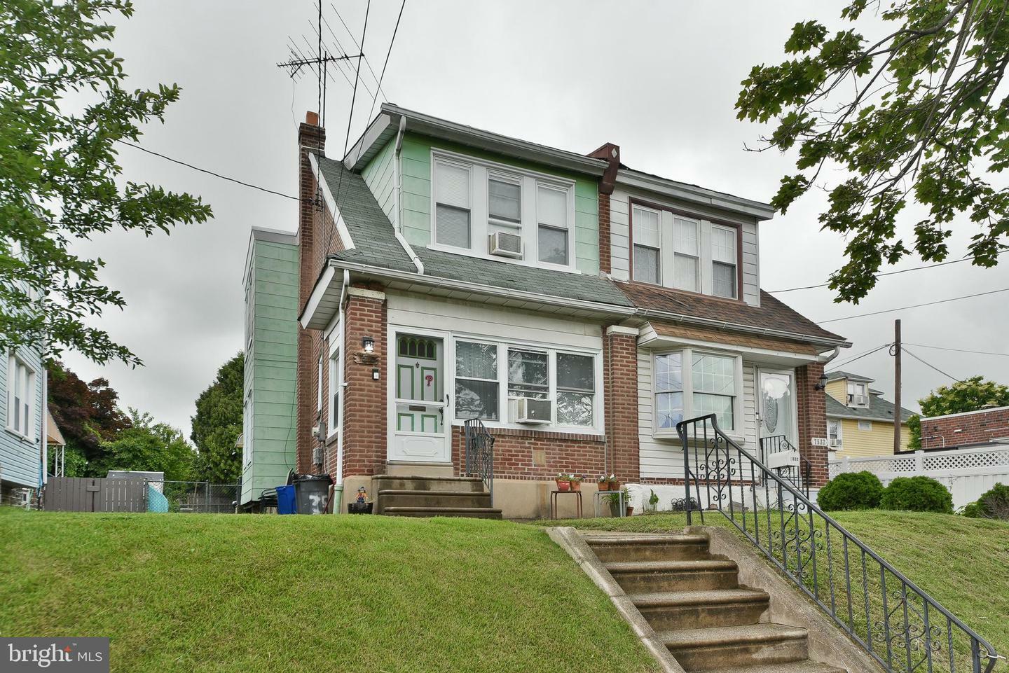 Property Photo: 7530 Lawndale Avenue PA 19111