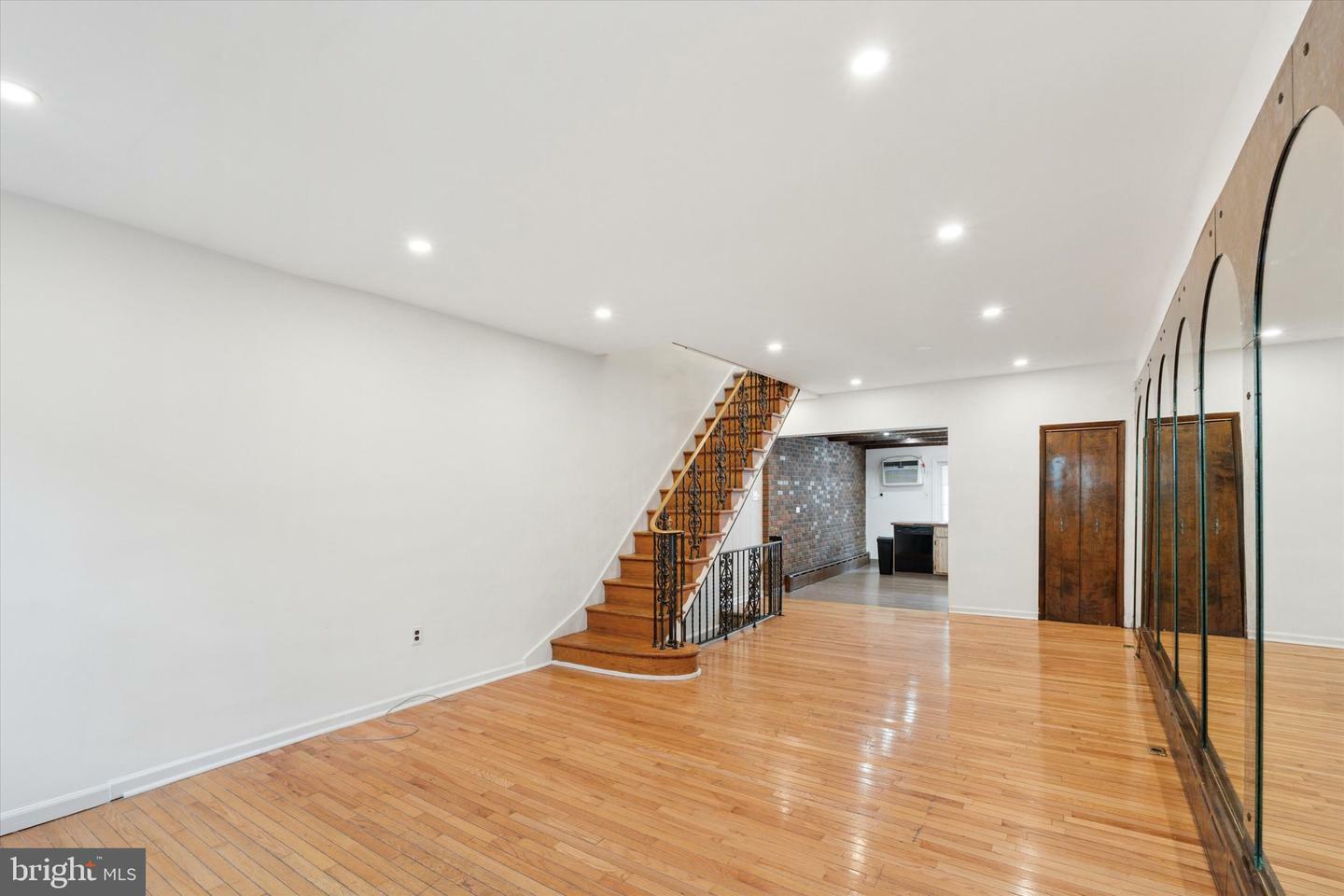 Property Photo: 1142 Tree Street PA 19148