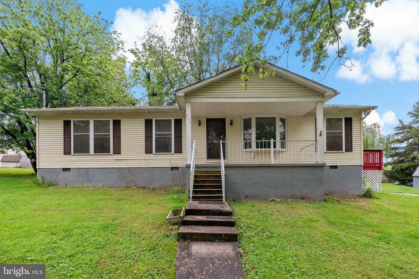 Property Photo: 515 E 10th Avenue WV 25438
