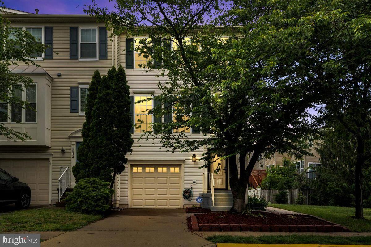 Property Photo: 44206 Tippecanoe Terrace VA 20147