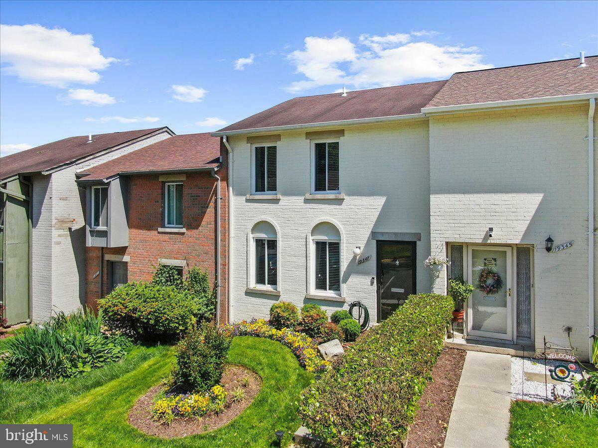 Property Photo: 19347 Keymar Way MD 20886