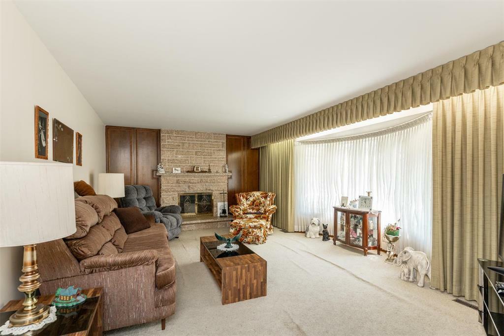 Photo de la propriété: 4449 Roblin Boulevard MB R3R 0G2