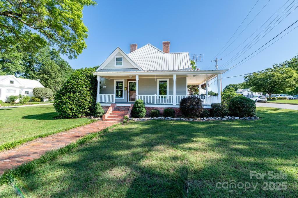 Property Photo: 328 E Center Avenue NC 28115