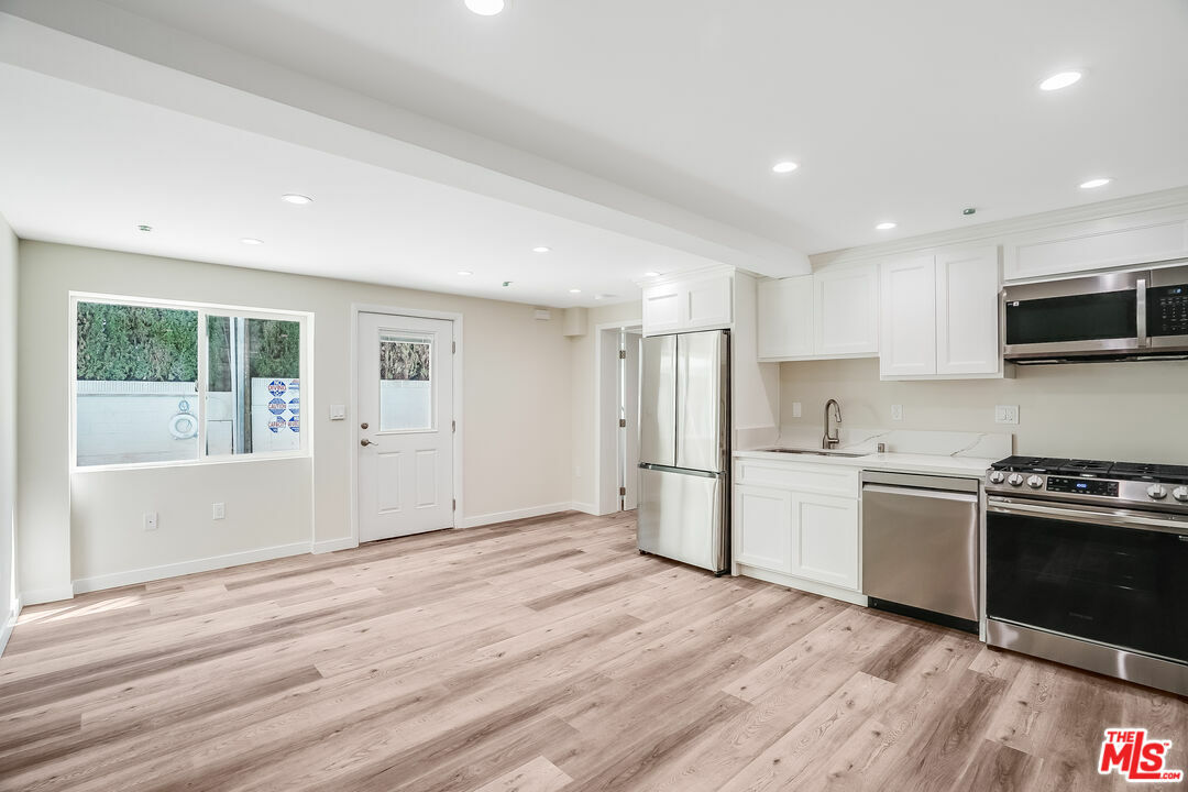 Property Photo: 1470 Rexford Dr CA 90035