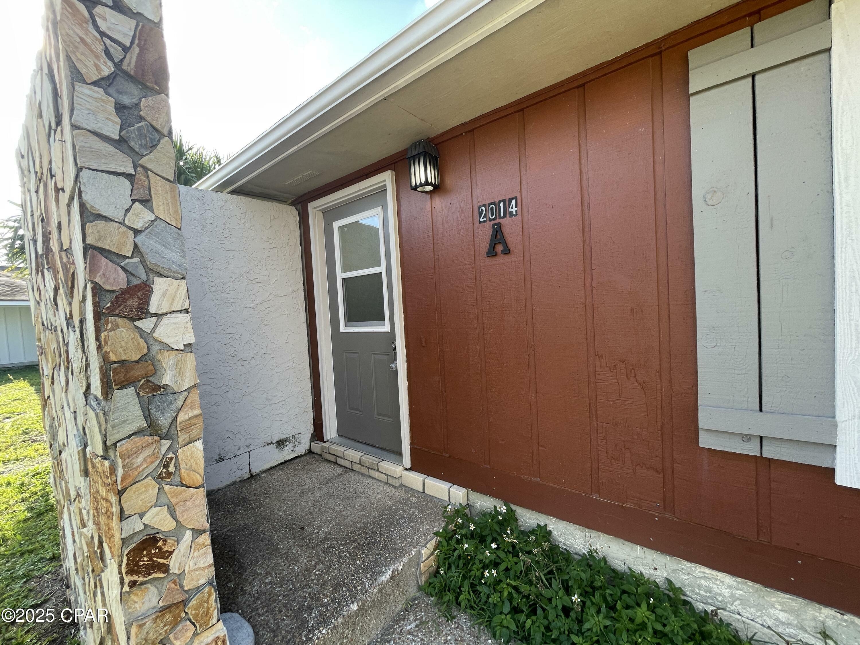 Property Photo: 2014 W 23rd Court A FL 32405