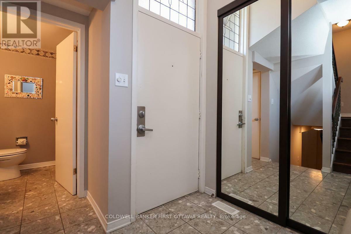 Property Photo: 2778 Springland Drive ON K1V 6M4