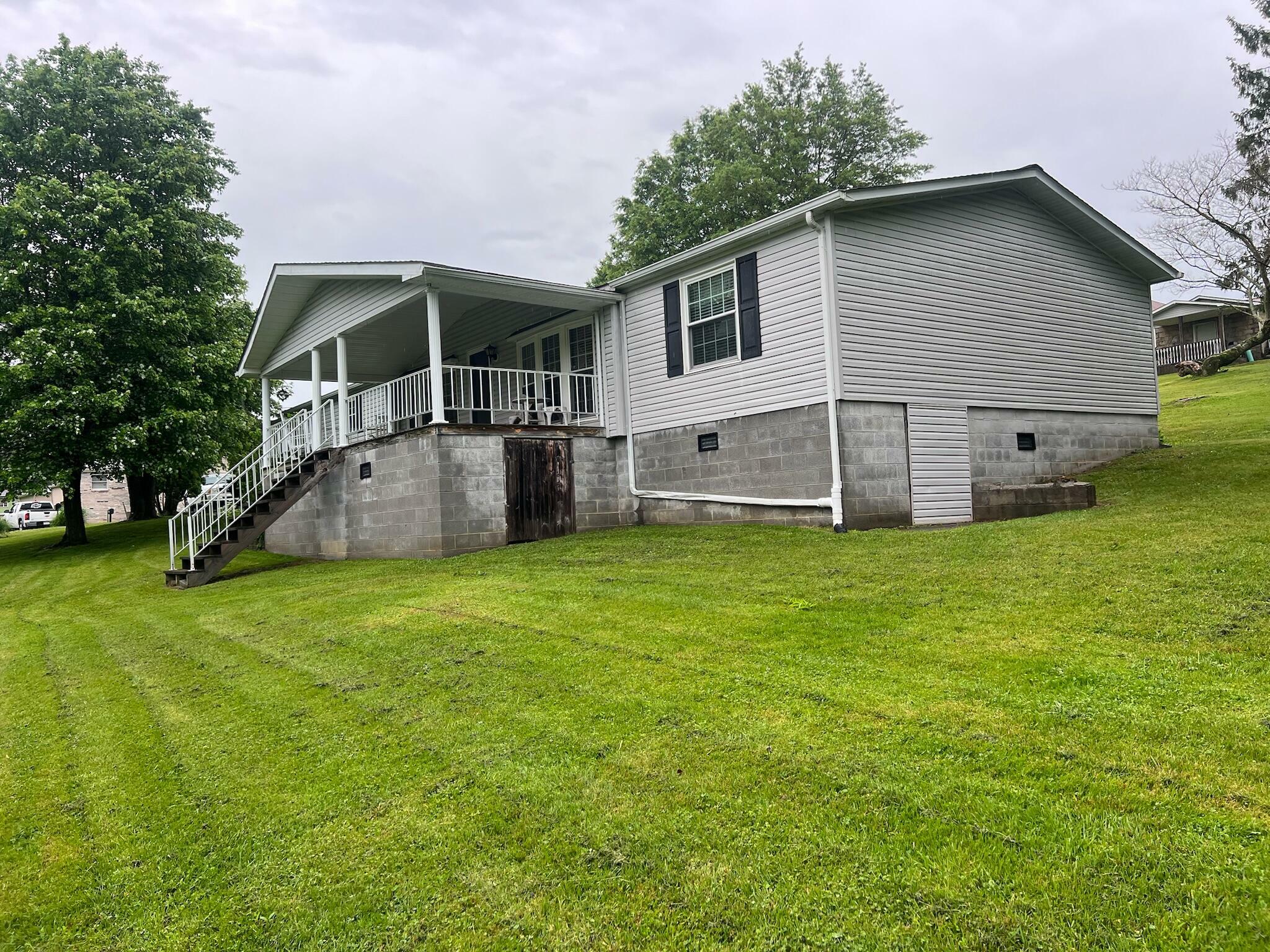 Property Photo: 1019 Summerlee Ave WV 25901