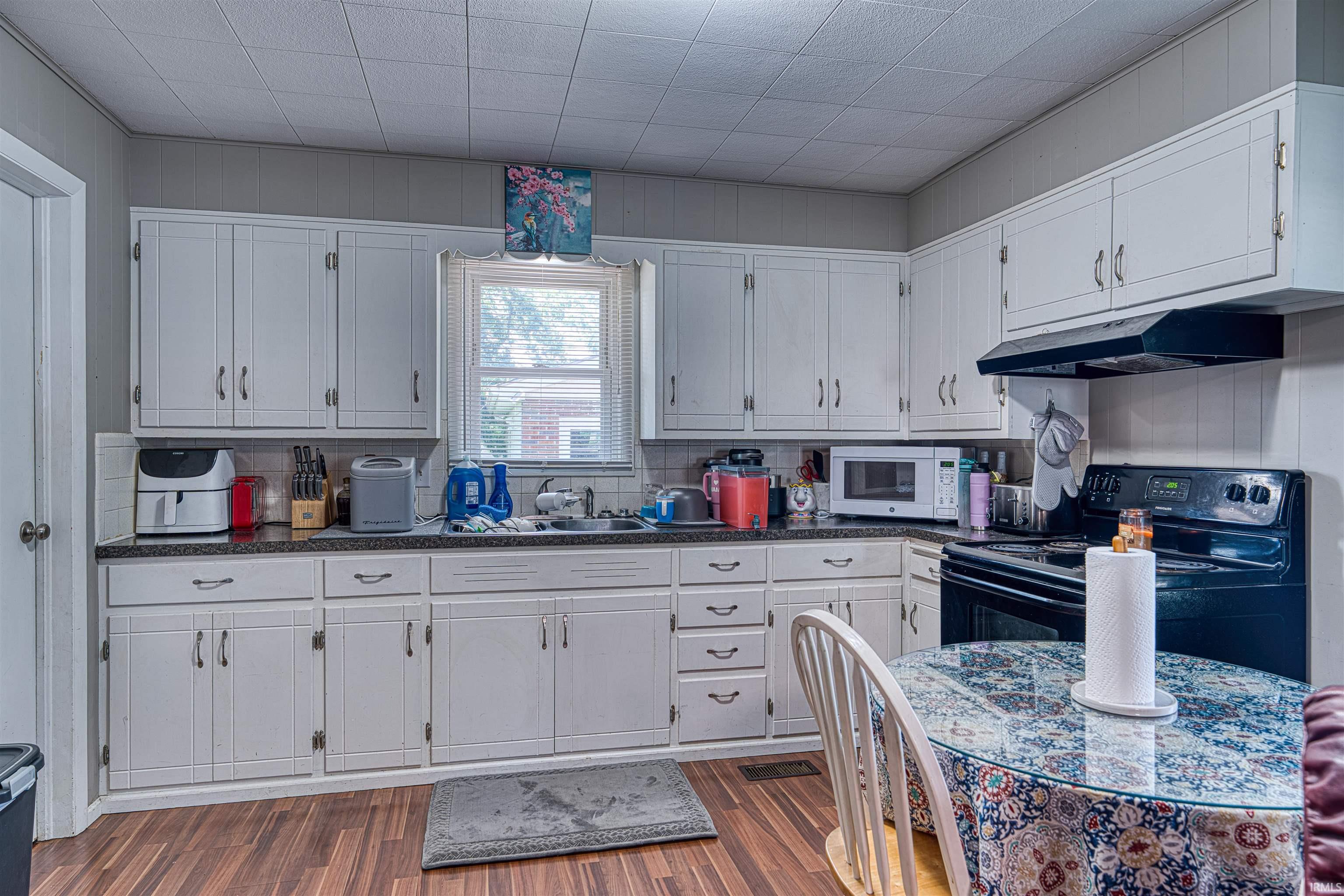 Property Photo: 1616 N Roosevelt Drive IN 47711