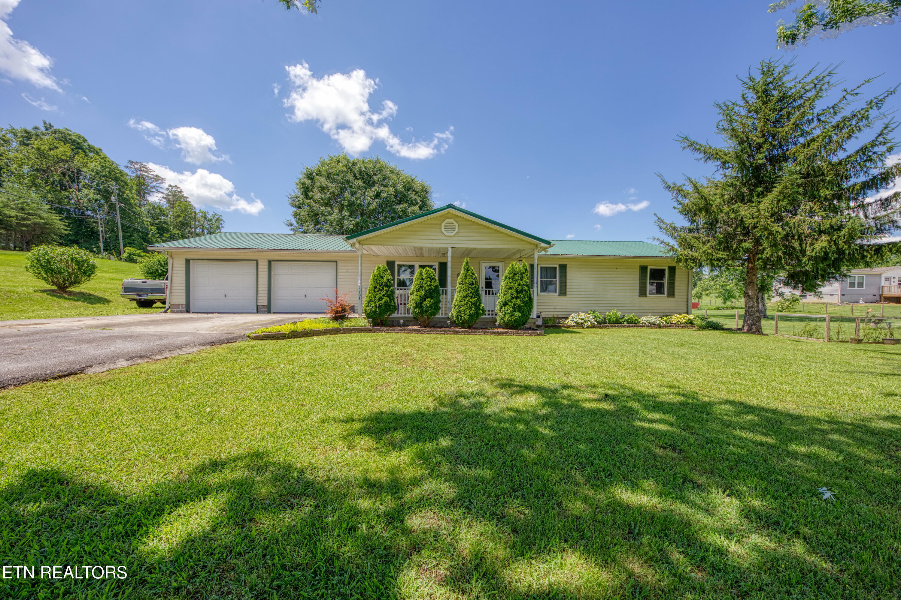 Property Photo: 1705 Sand Plant Rd TN 37876