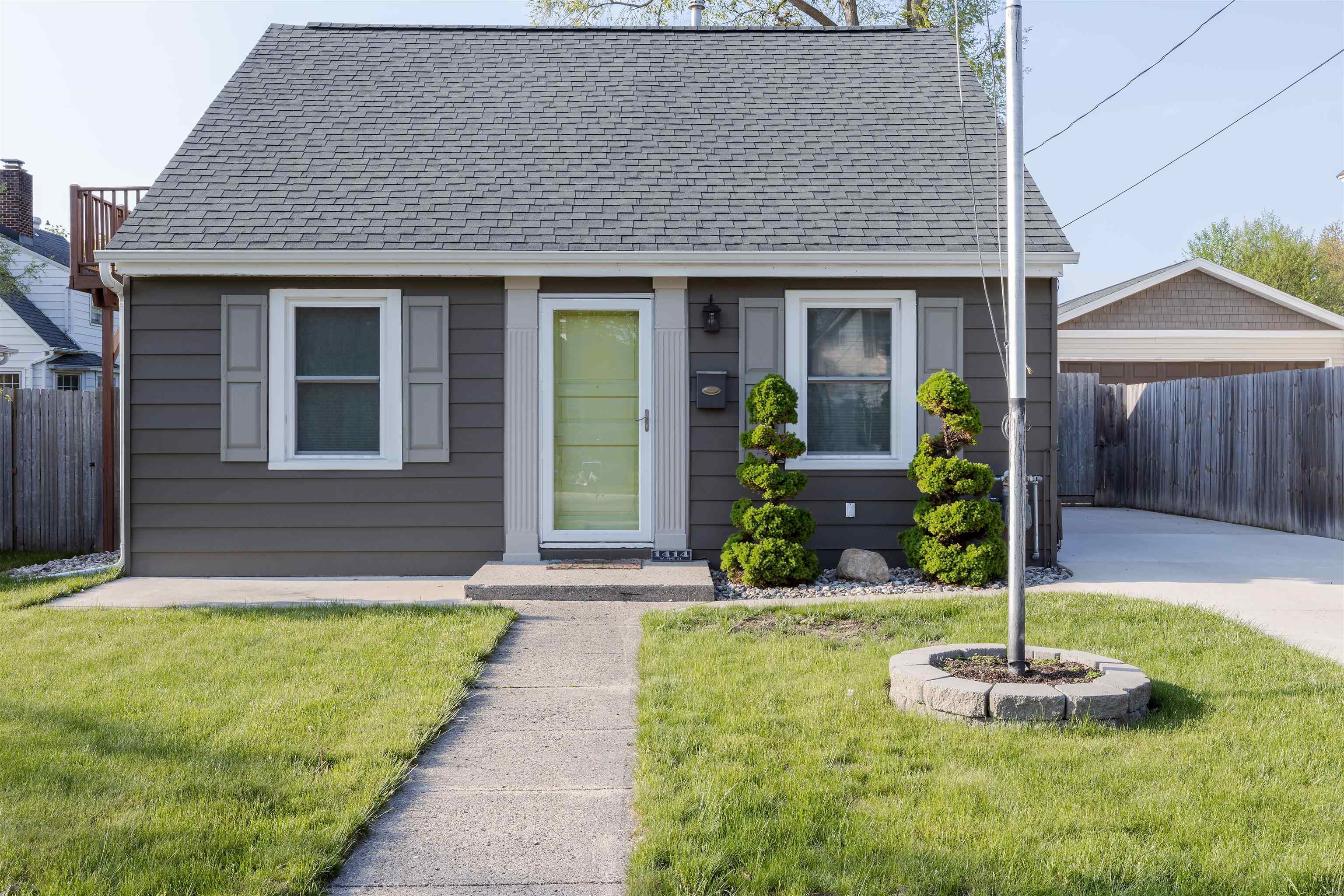 Property Photo: 1414 W Pine MI 48640-4972