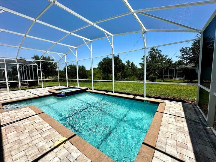 Property Photo:  1513 Maidstone Court  FL 33896 